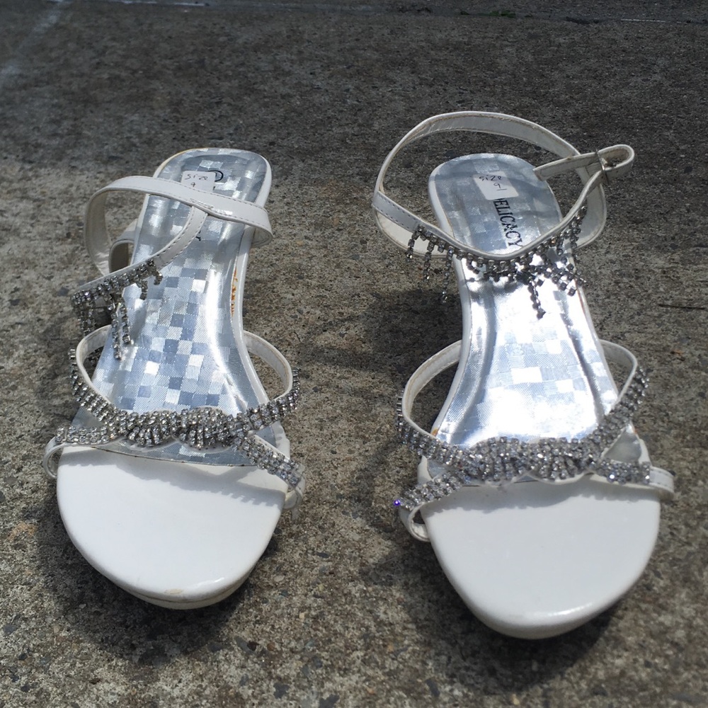 💚💙white ankle strap heels💙💚